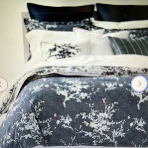 LAUREN Ralph Lauren eva blue/deep indigo reversible 2 peice duvet cover set.